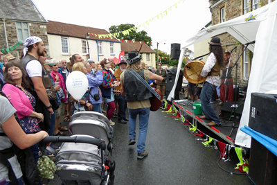 The Dambuskers